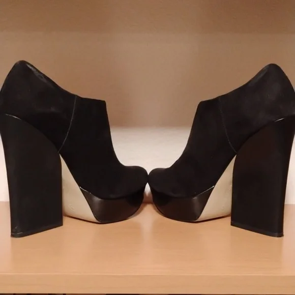 Shoes - Picture 8 of 12